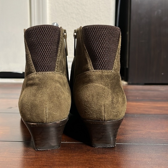 Aquatalia  Italy Women's Franca Boots Suede Leather Waterproof Block Heel sz 9 - Picture 4 of 12